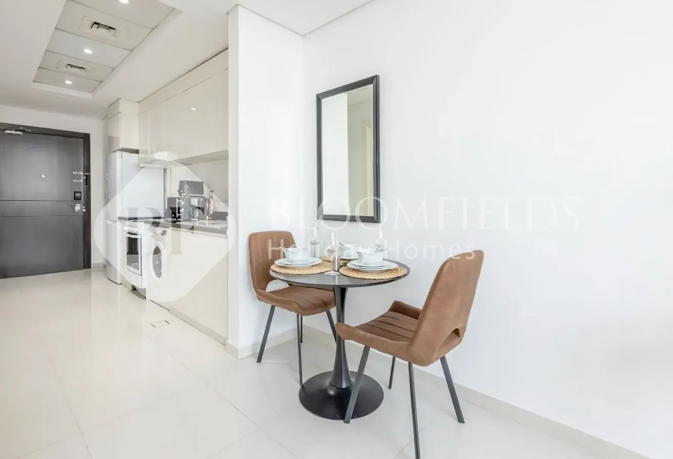 Elevated Studio Living l Stunning City Views