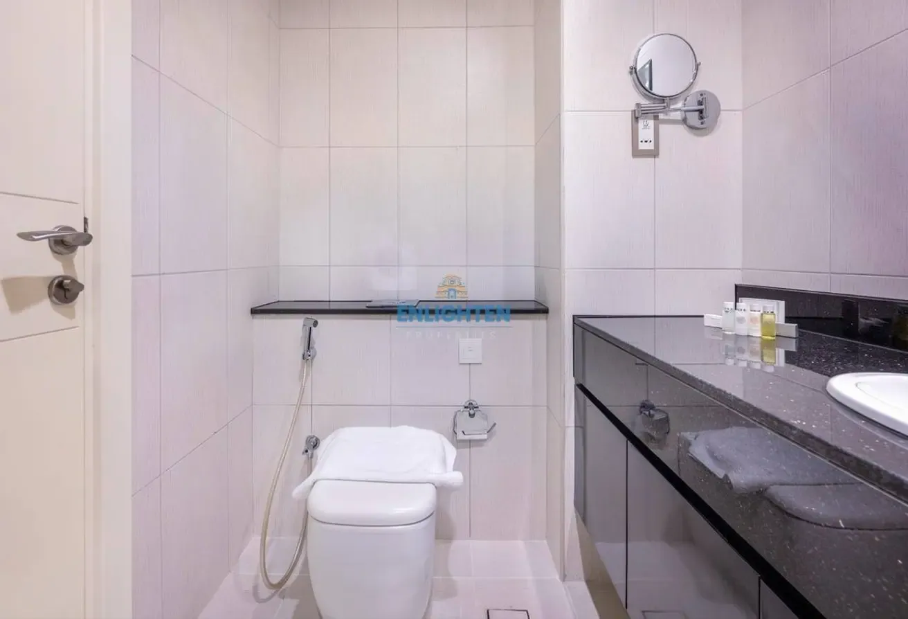 FURNISHED STUDIO | MID FLOOR | CONTEMPORARY LIVING
