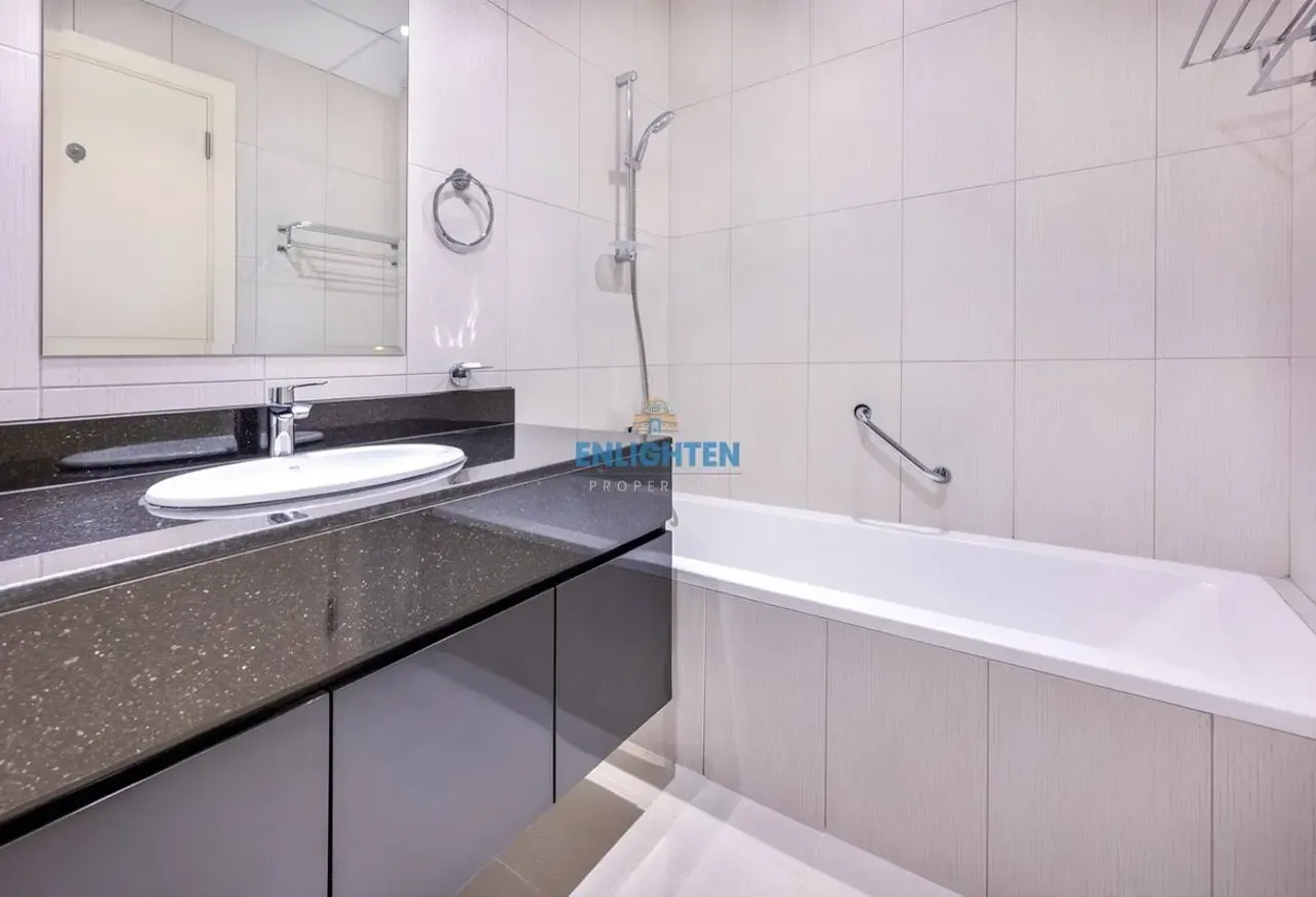 FURNISHED STUDIO | MID FLOOR | CONTEMPORARY LIVING