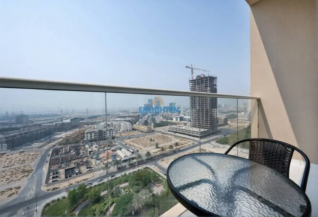FURNISHED STUDIO | MID FLOOR | CONTEMPORARY LIVING