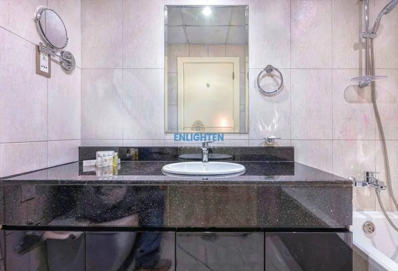 FURNISHED STUDIO | MID FLOOR | CONTEMPORARY LIVING