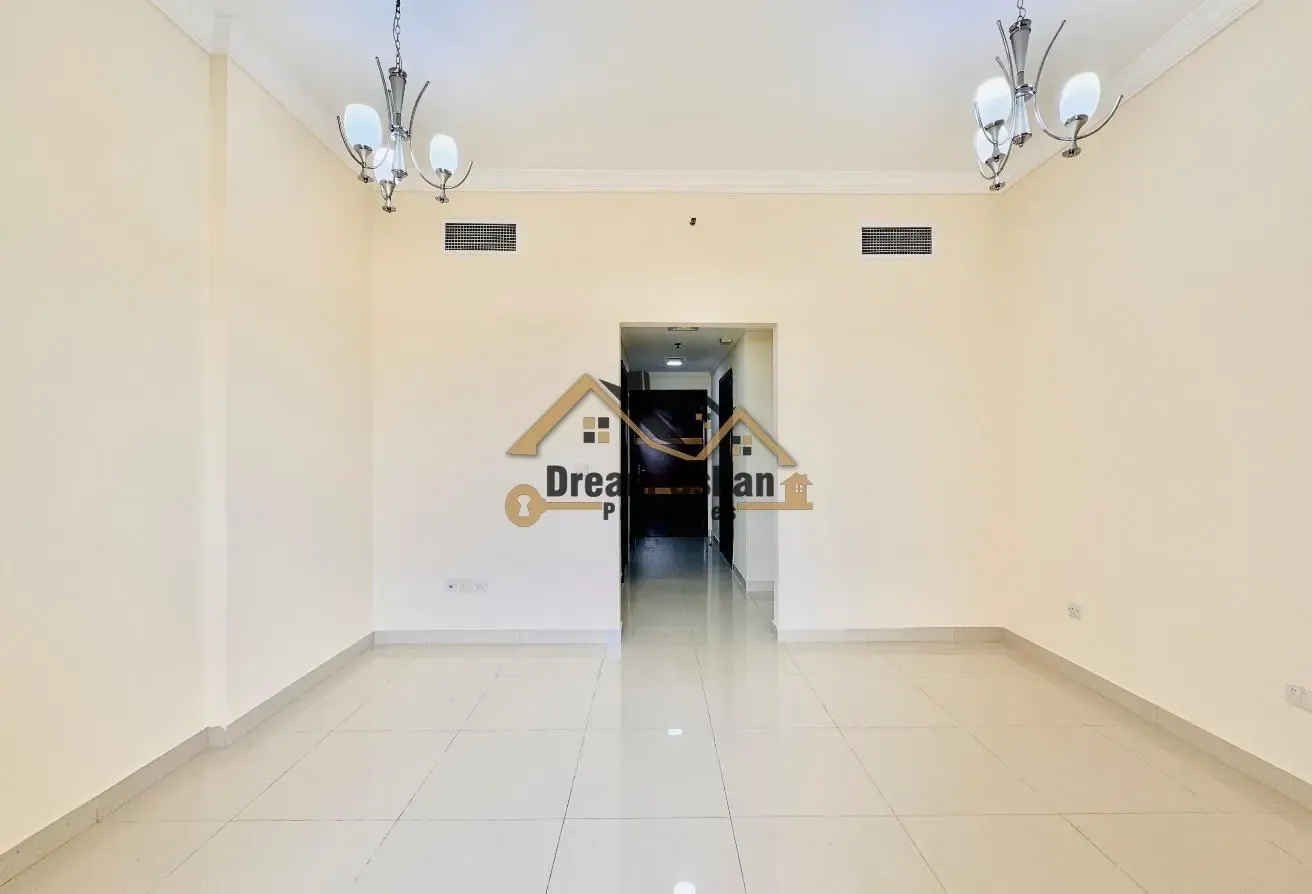 Low Price 1BR - Close Kitchen - Covered Parking