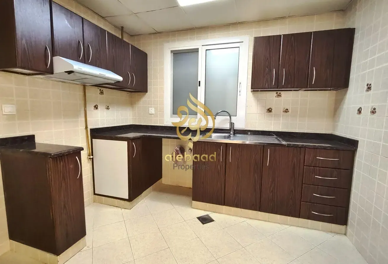 Specious 1BR with close kitchen