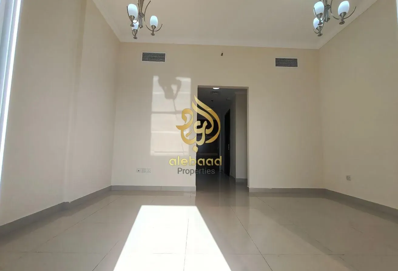 Specious 1BR with close kitchen