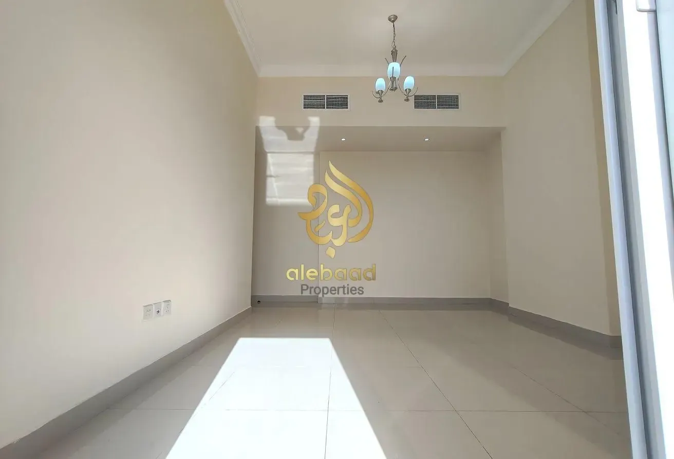 Specious 1BR with close kitchen