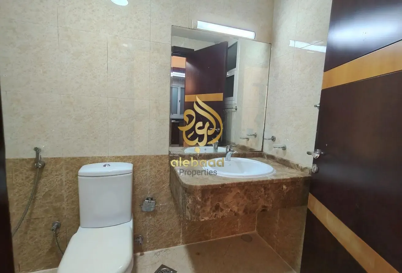 Specious 1BR with close kitchen