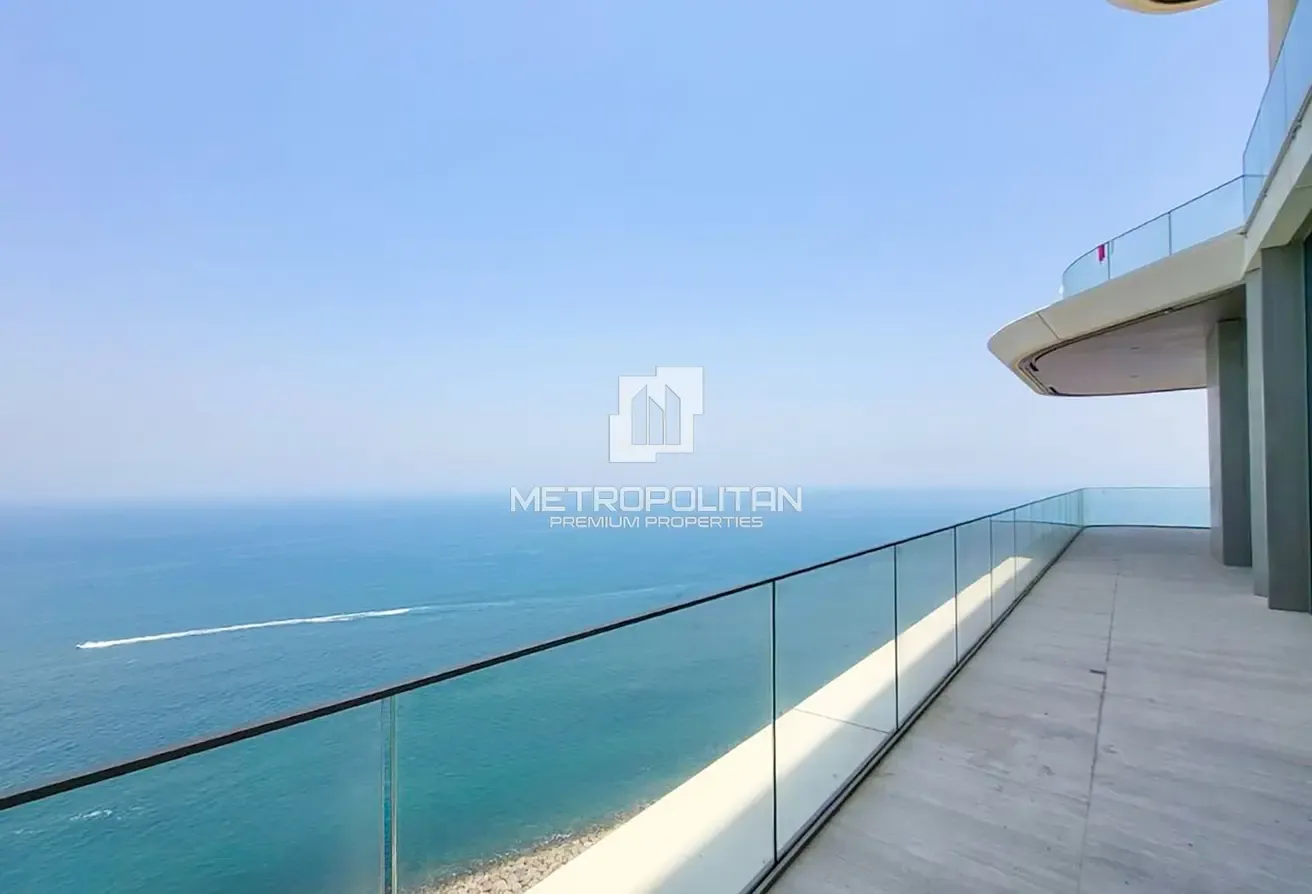Top floor | Sea View | heigh ceiling