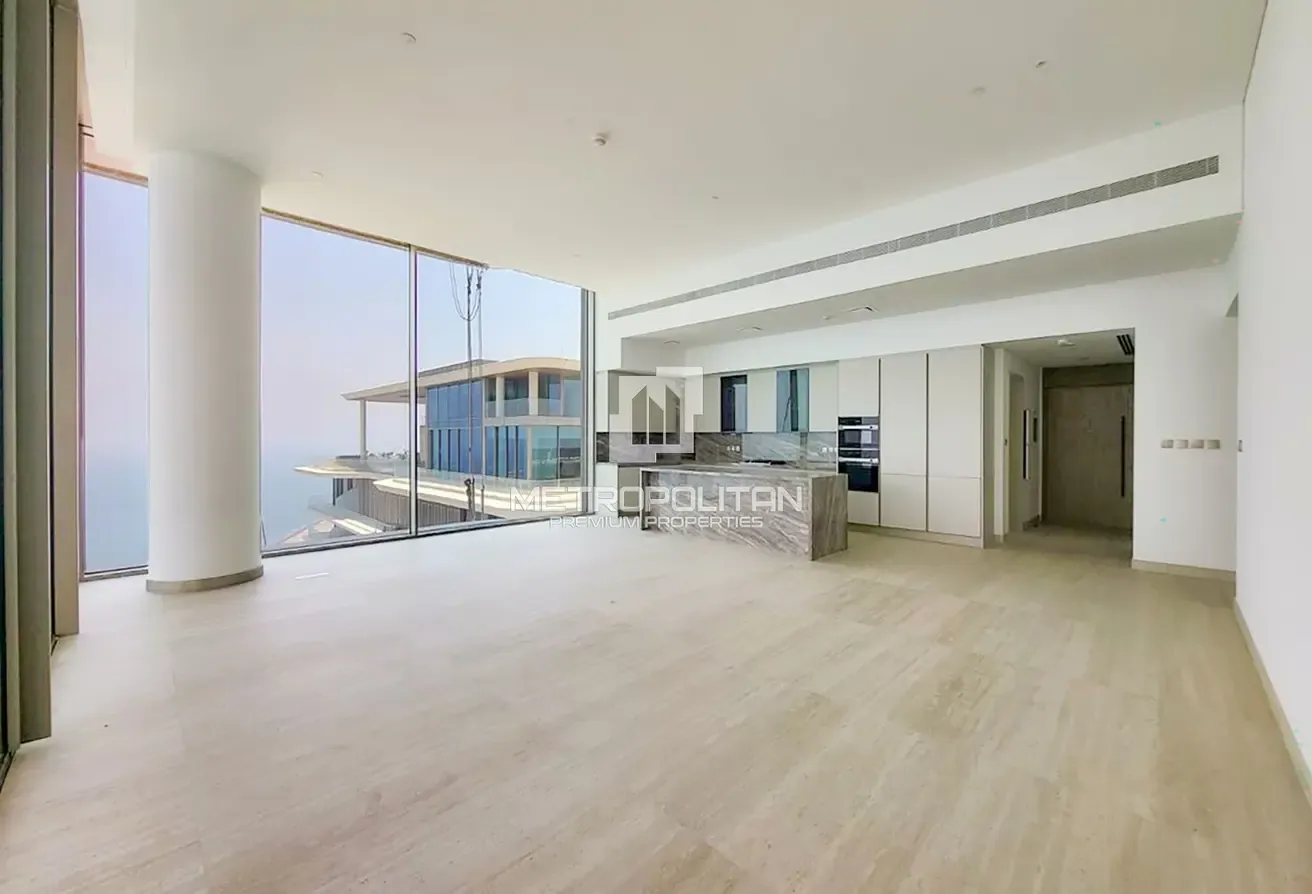 Top floor | Sea View | heigh ceiling