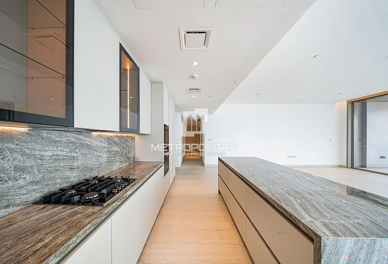 Top floor | Sea View | heigh ceiling