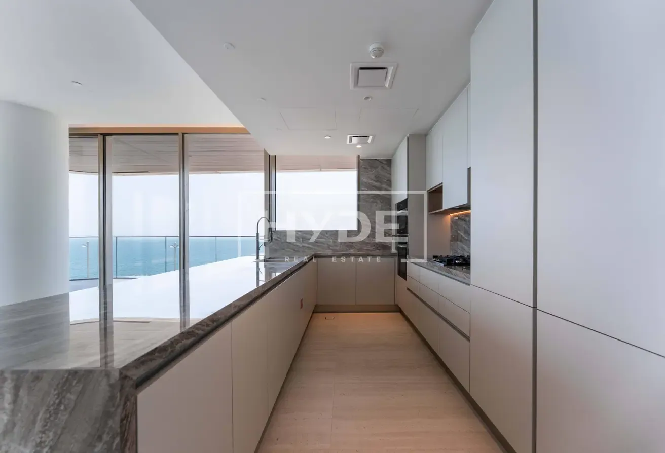 Ultra Luxury Corner Apartment | Sea View