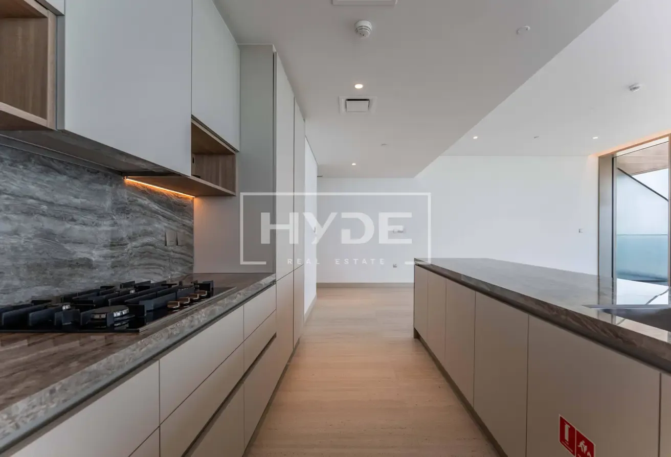 Ultra Luxury Corner Apartment | Sea View
