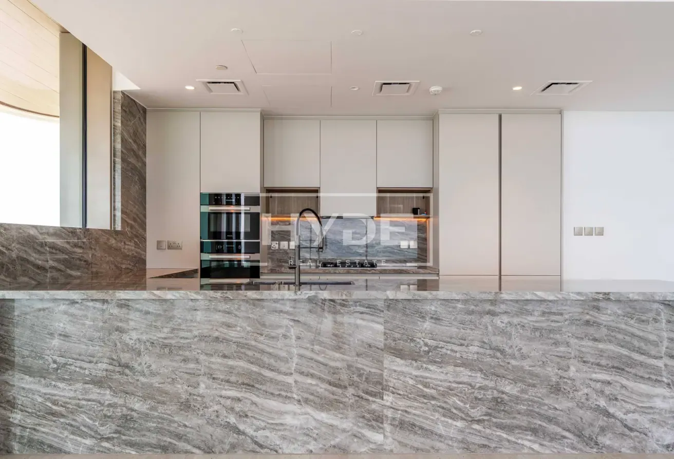 Ultra Luxury Corner Apartment | Sea View