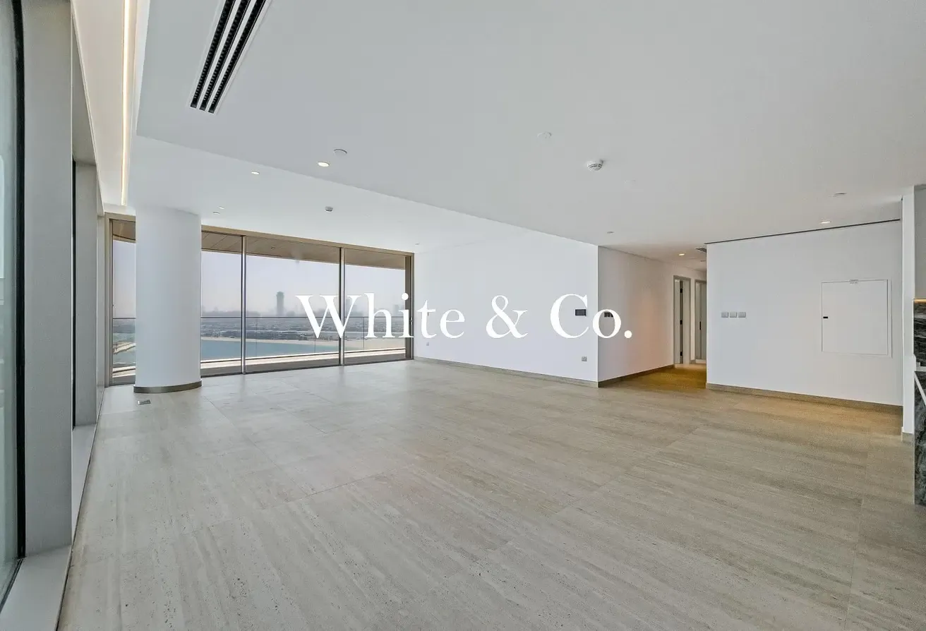 Exclusive | High Floor | Sea + Palm View
