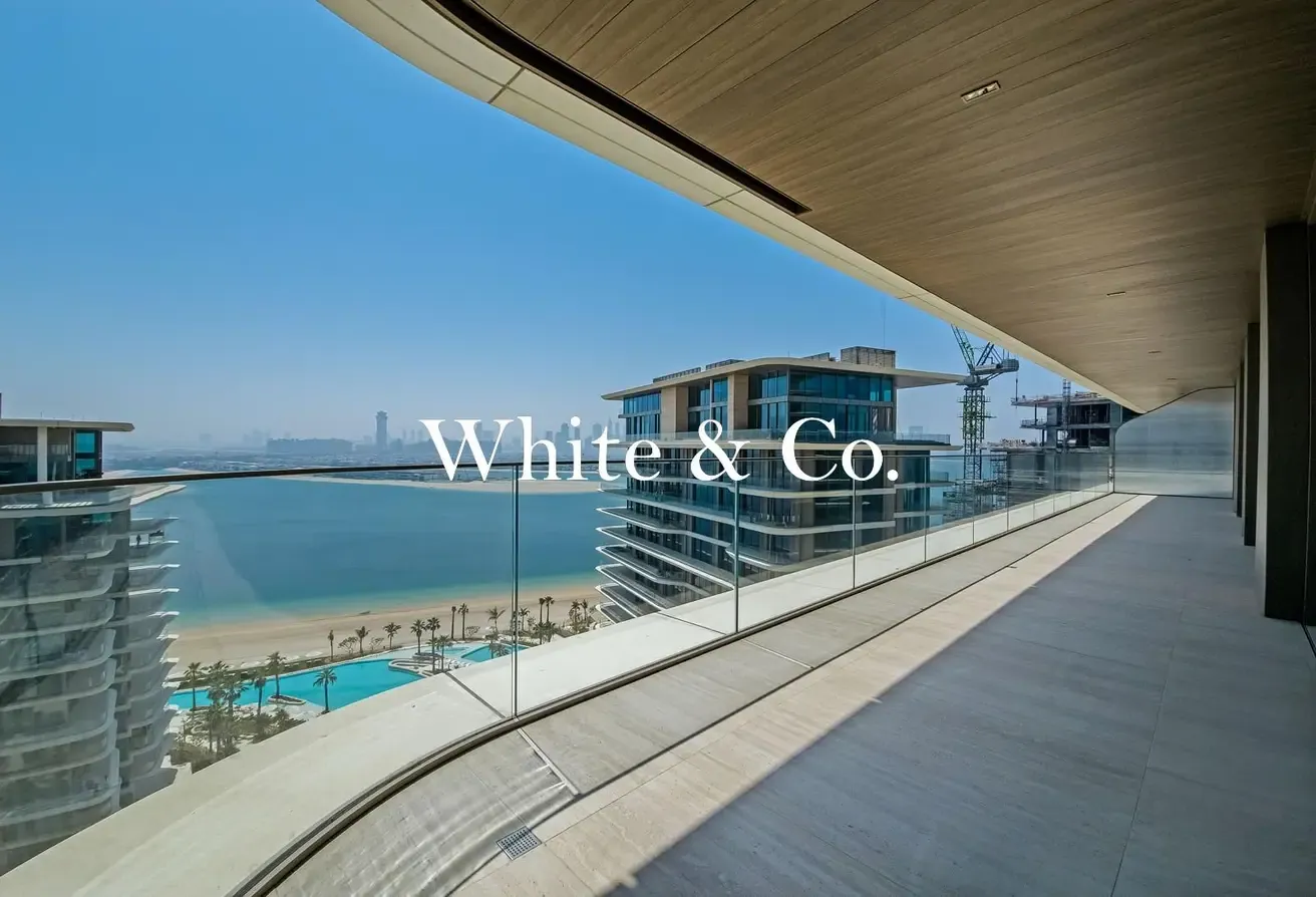 Exclusive | High Floor | Sea + Palm View