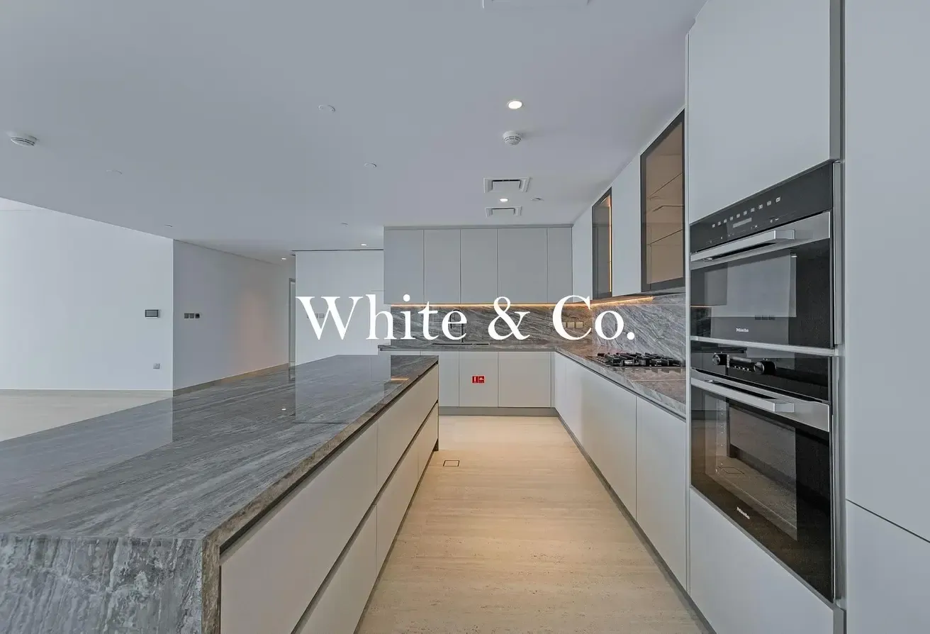 Exclusive | High Floor | Sea + Palm View