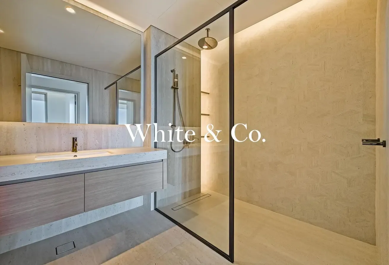 Exclusive | High Floor | Sea + Palm View