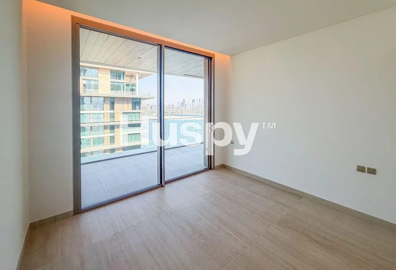 High Floor | Palm Facing | Flexible