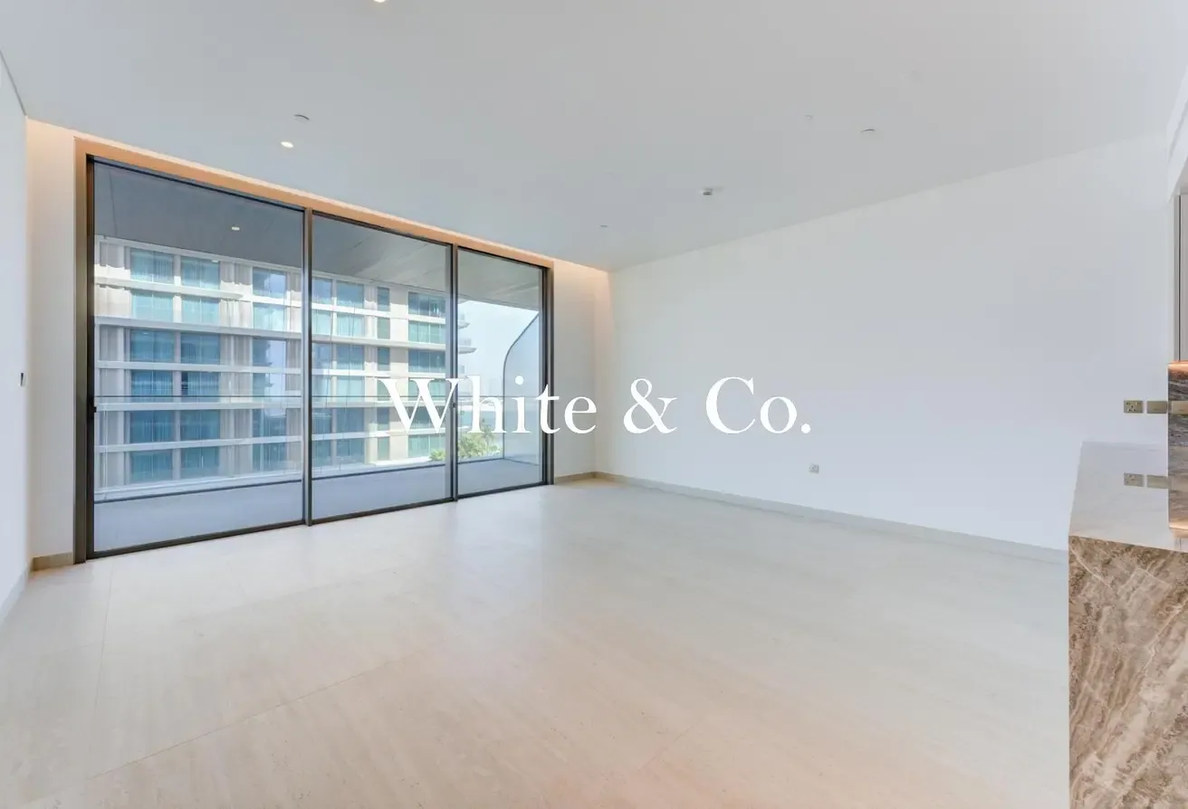 Luxury Living | Modern Unit |Beach access