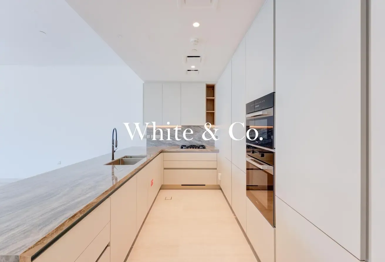 Luxury Living | Modern Unit |Beach access