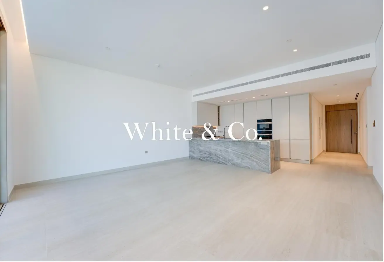 Luxury Living | Modern Unit |Beach access