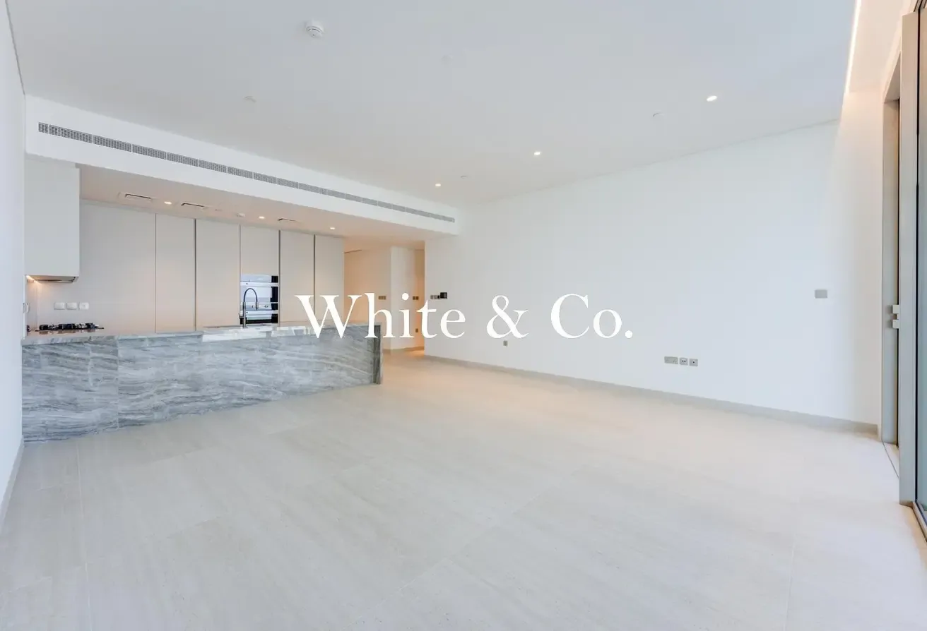 Luxury Living | Modern Unit |Beach access