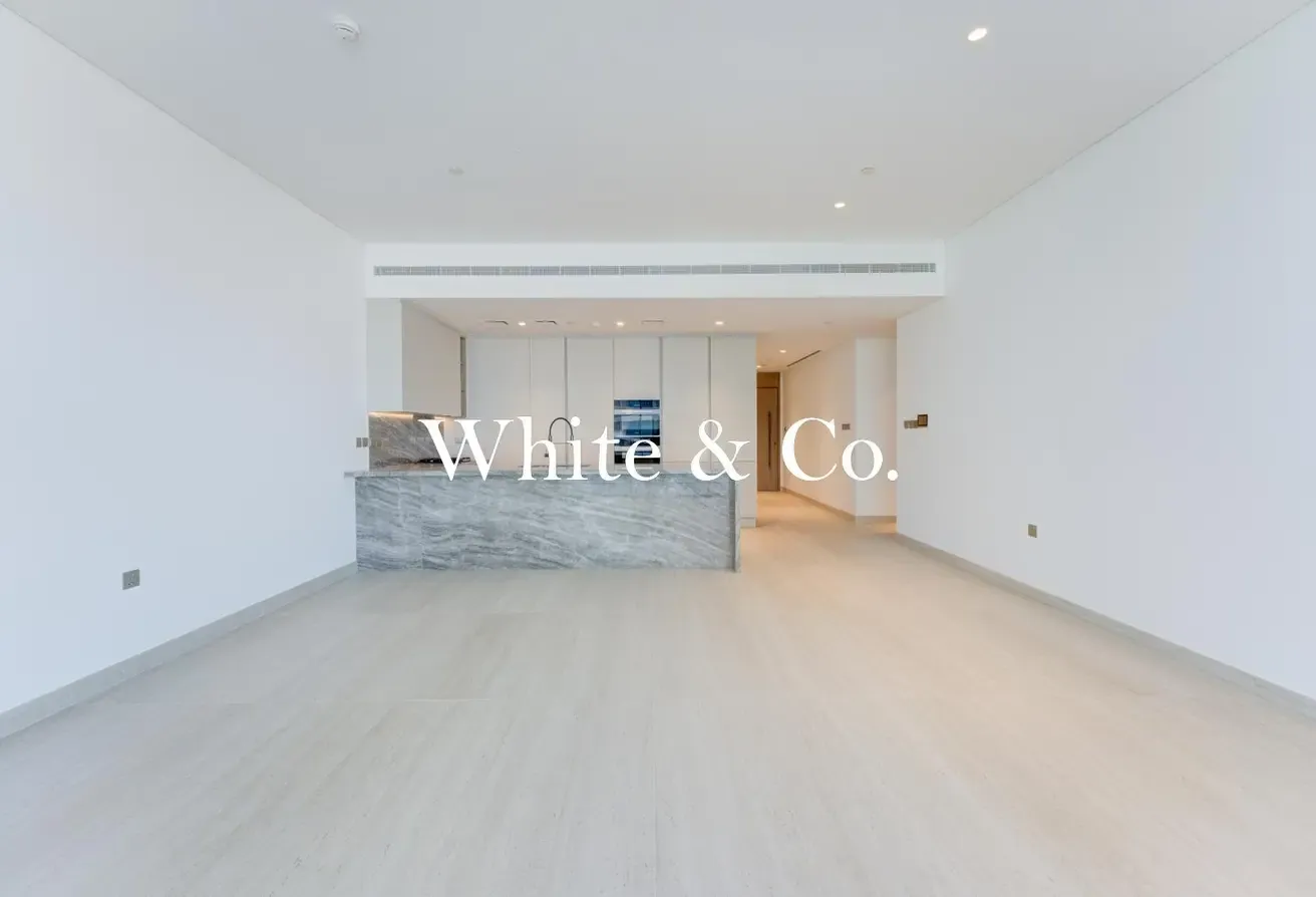 Luxury Living | Modern Unit |Beach access