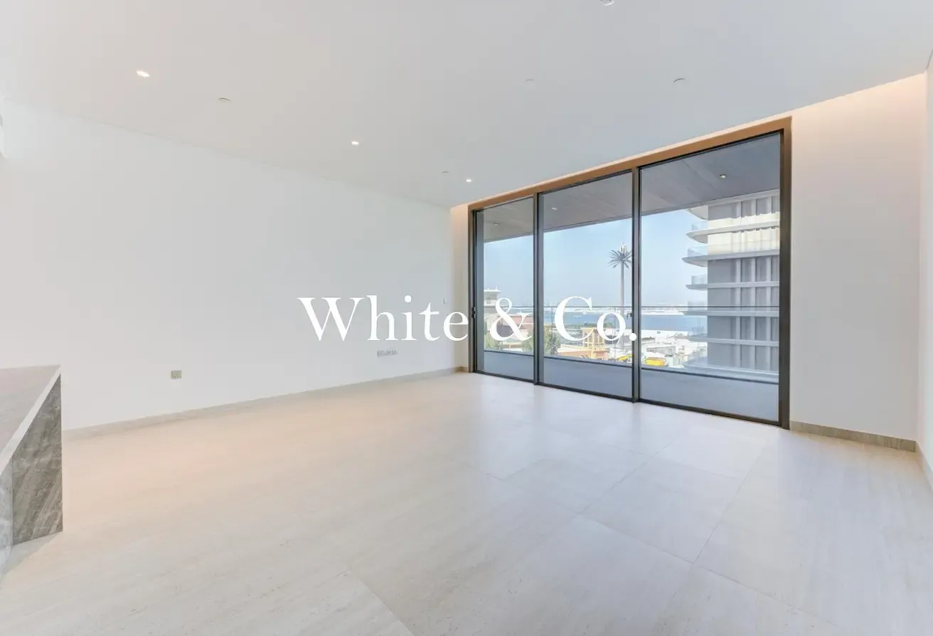Luxury Living | Modern Unit |Beach access