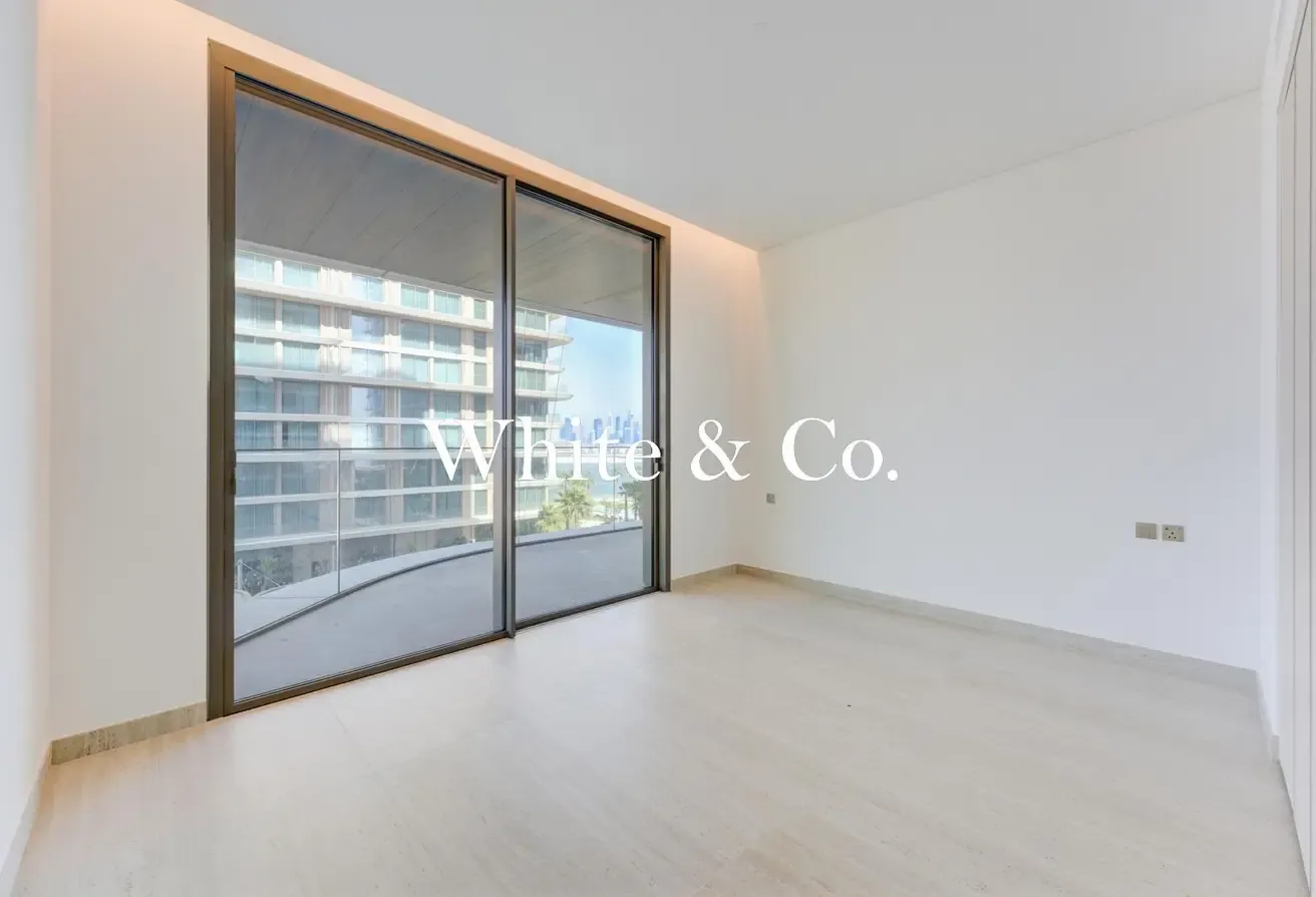 Luxury Living | Modern Unit |Beach access