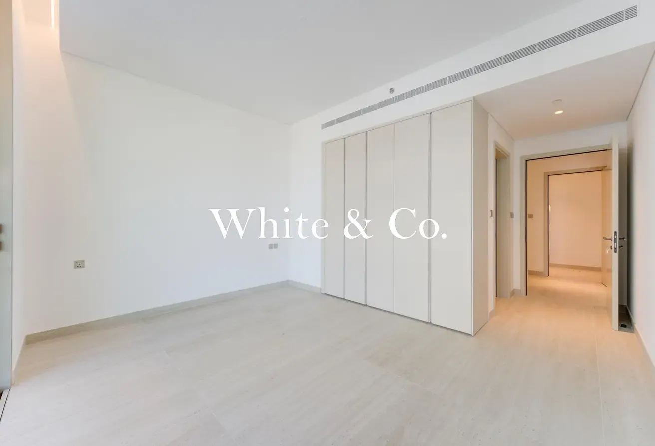 Luxury Living | Modern Unit |Beach access
