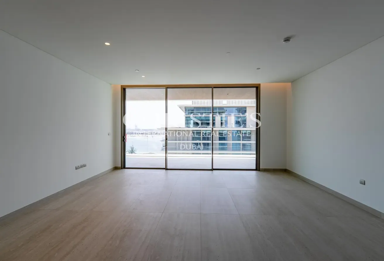 Vacant | Luxury Living | Beach access | 2 bedroom