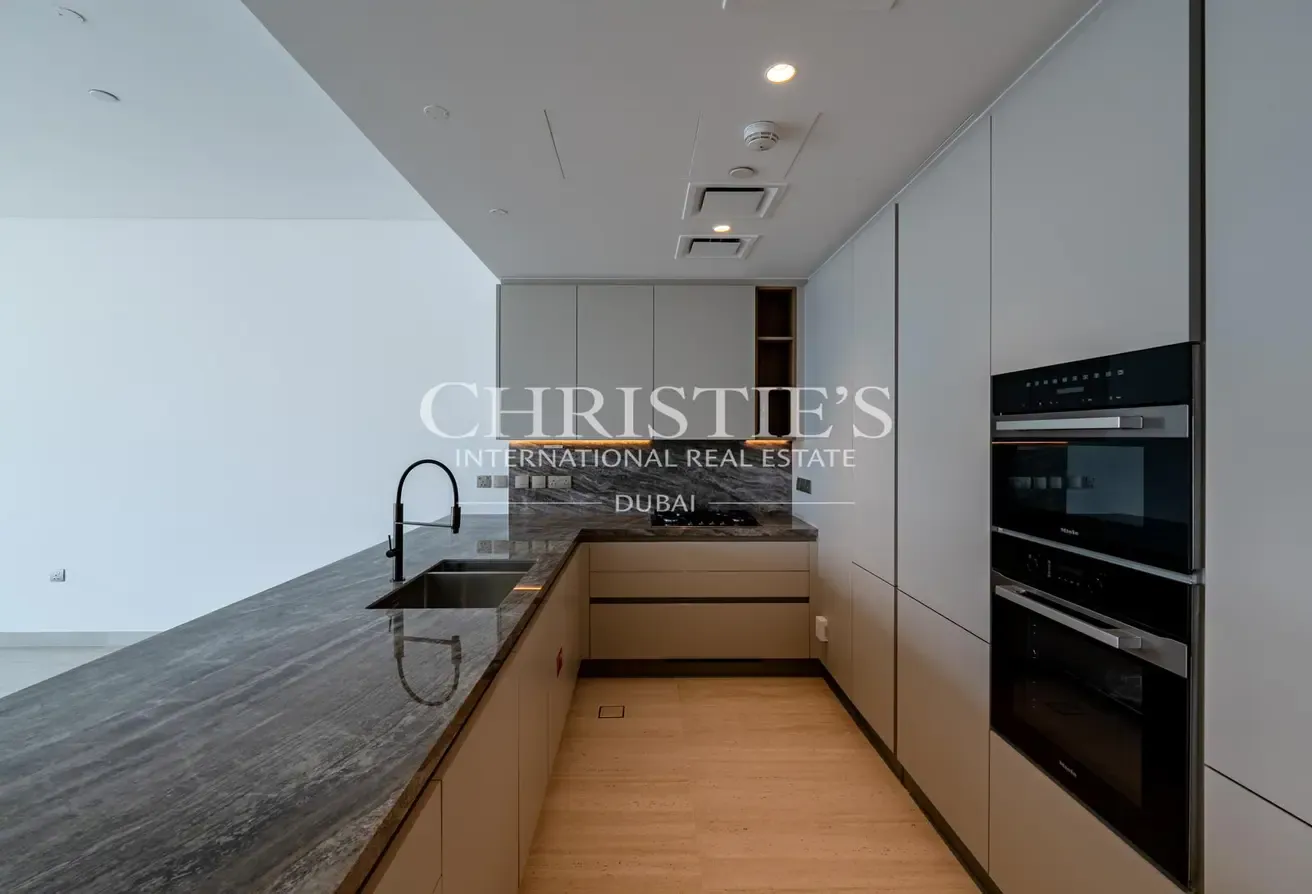 Vacant | Luxury Living | Beach access | 2 bedroom