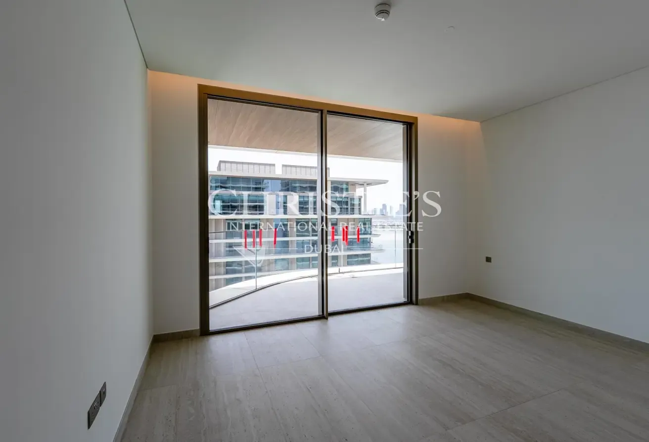 Vacant | Luxury Living | Beach access | 2 bedroom
