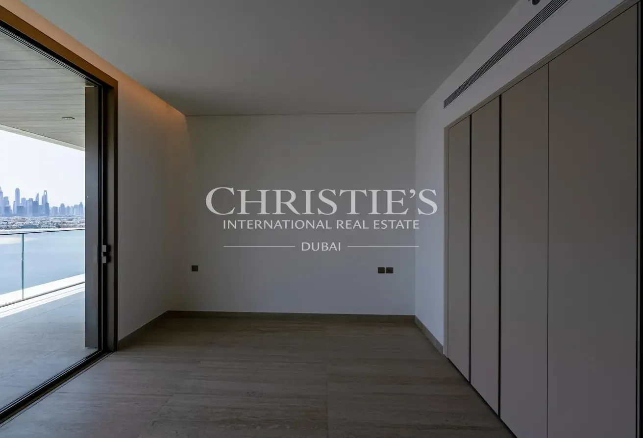 Vacant | Luxury Living | Beach access | 2 bedroom