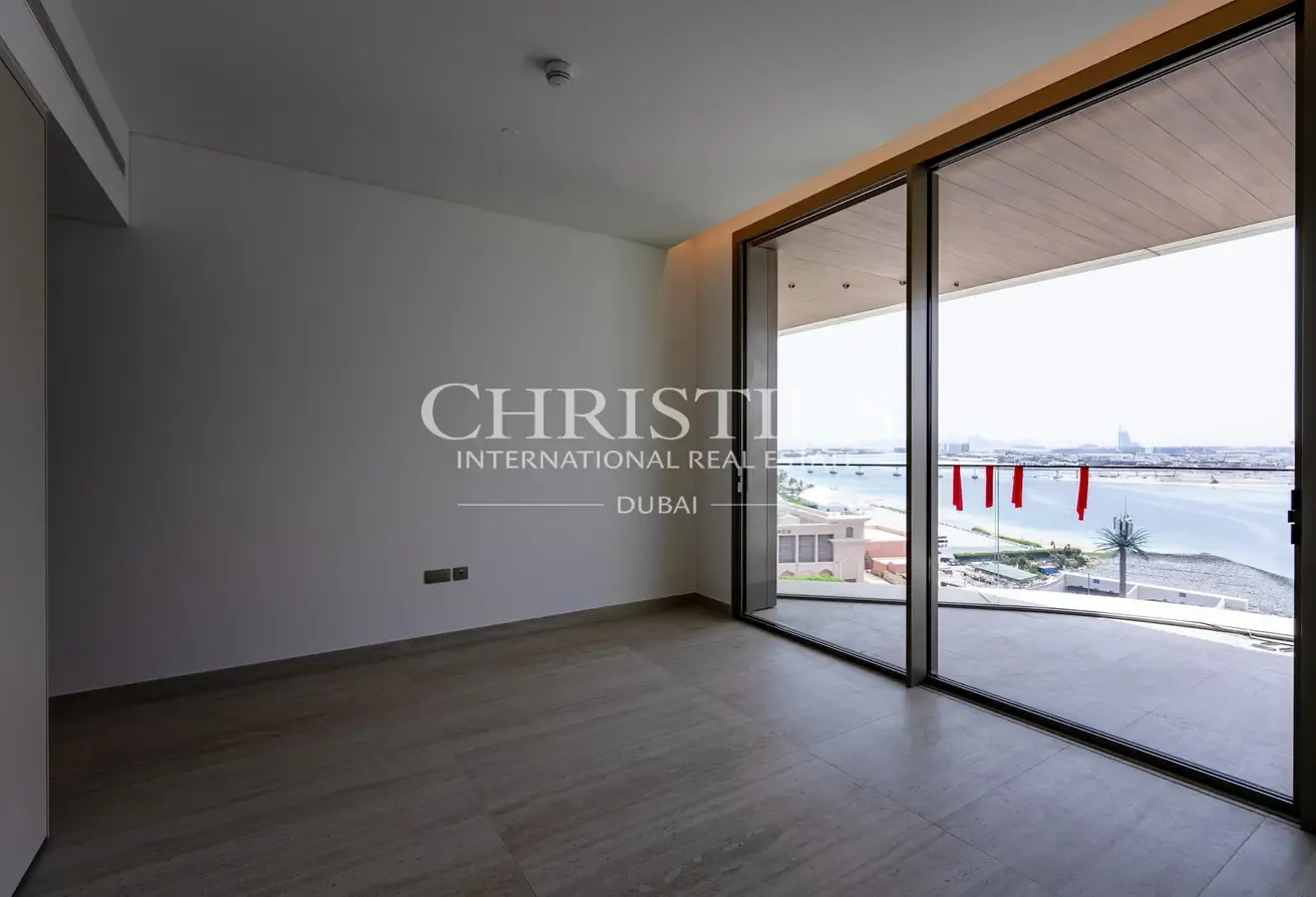 Vacant | Luxury Living | Beach access | 2 bedroom