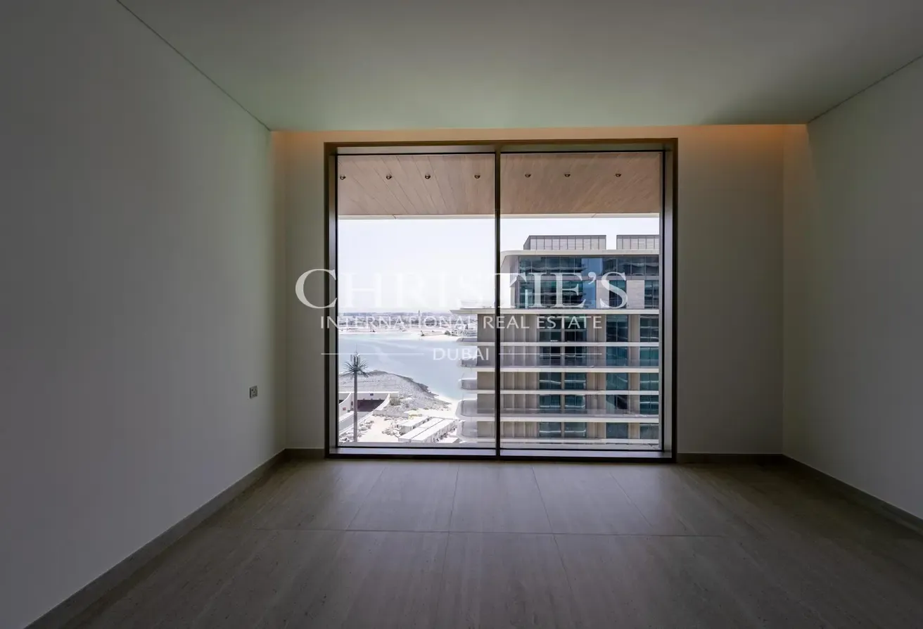 Vacant | Luxury Living | Beach access | 2 bedroom