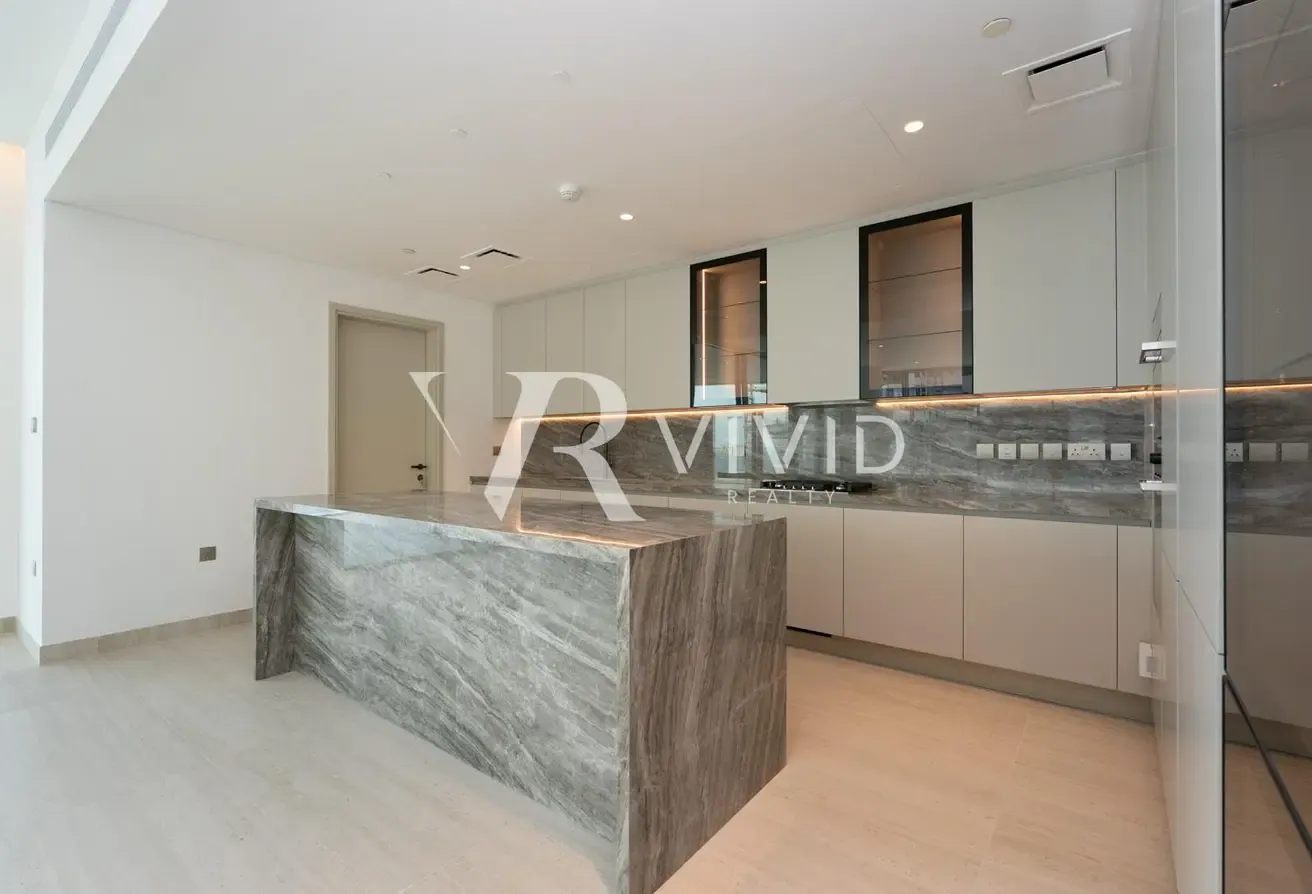 Private Beach | Panoramic Sea View | Mid Floor