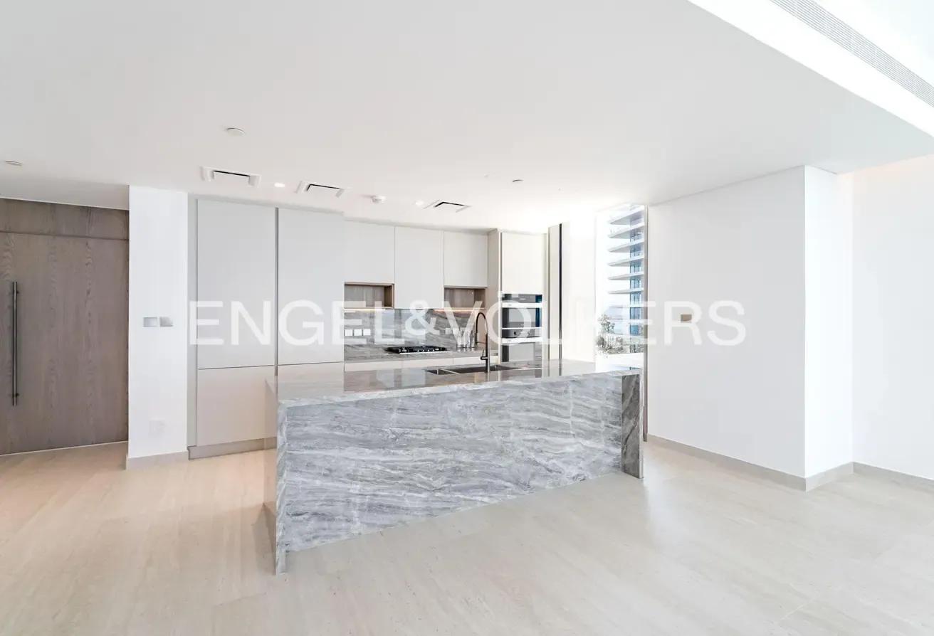 Luxury Living | Beach Front | Corner Unit