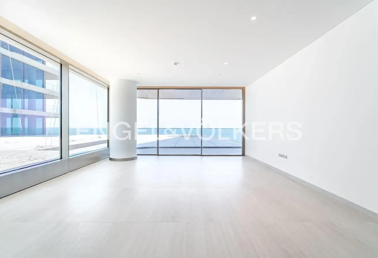 Luxury Living | Beach Front | Corner Unit