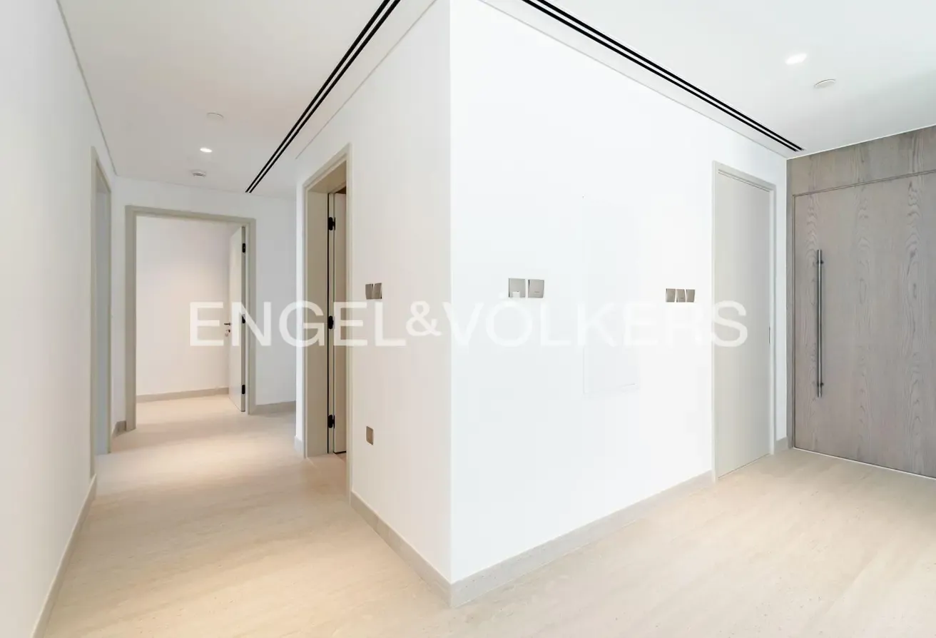 Luxury Living | Beach Front | Corner Unit