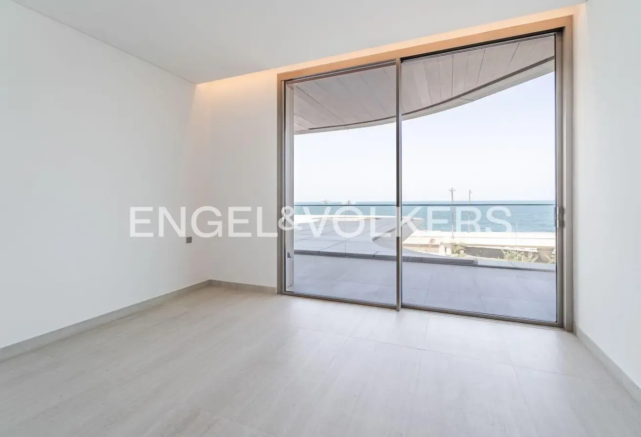 Luxury Living | Beach Front | Corner Unit