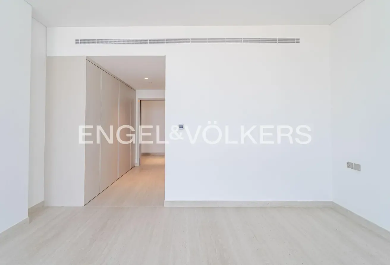 Luxury Living | Beach Front | Corner Unit