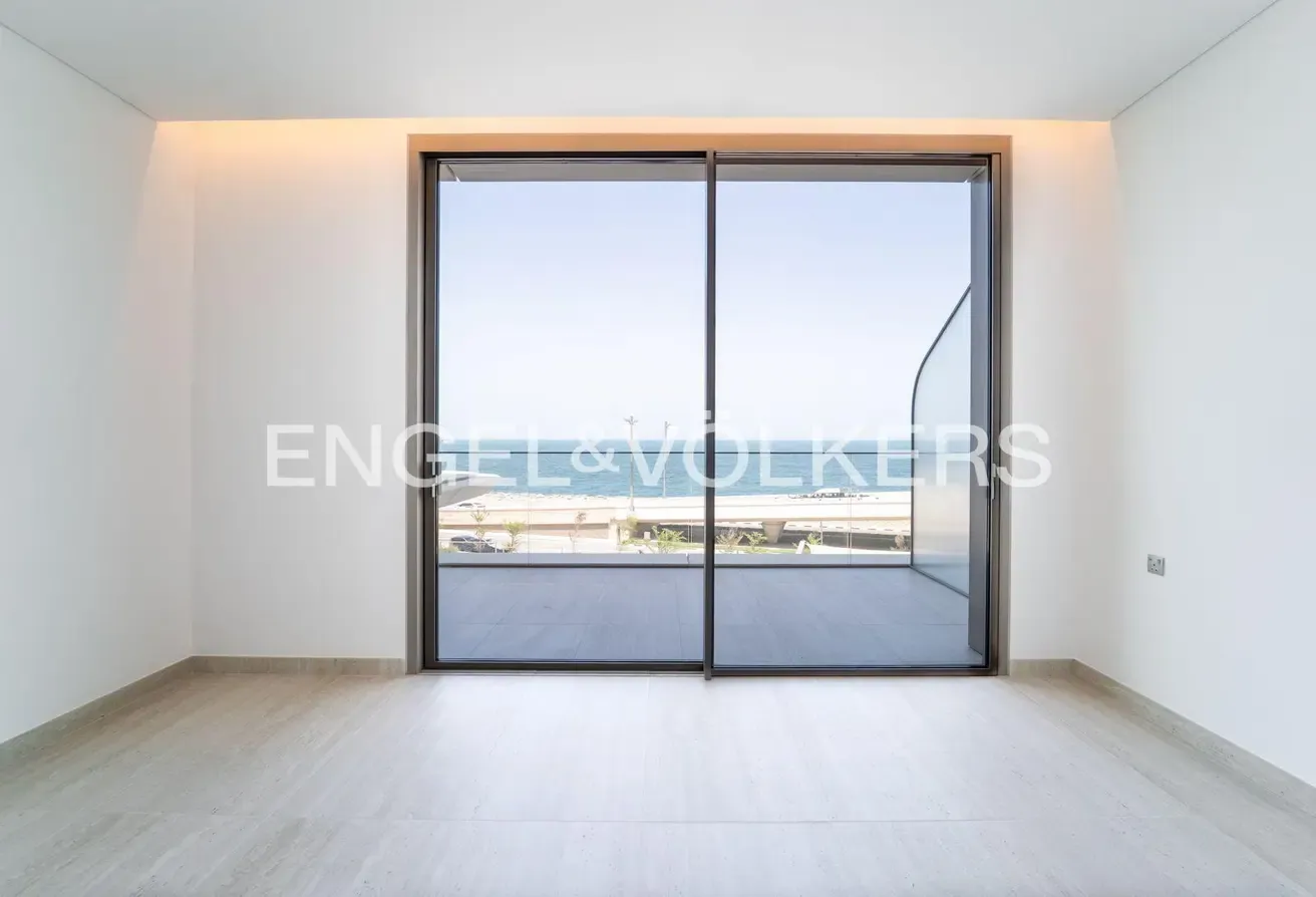 Luxury Living | Beach Front | Corner Unit