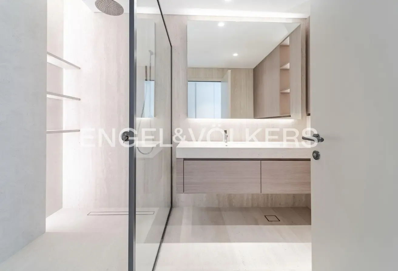 Luxury Living | Beach Front | Corner Unit
