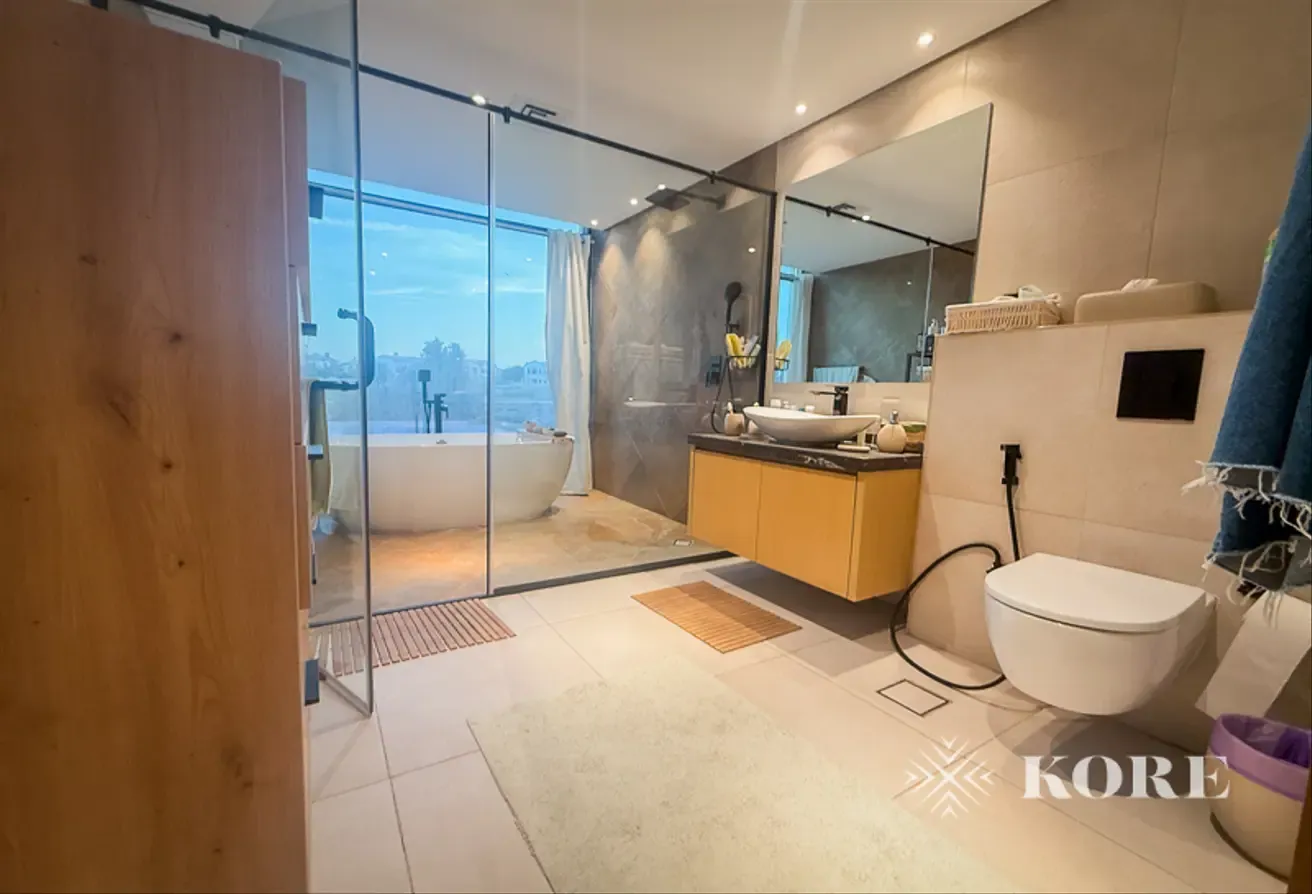 Modern Large Layout | Upgraded | Sky Room