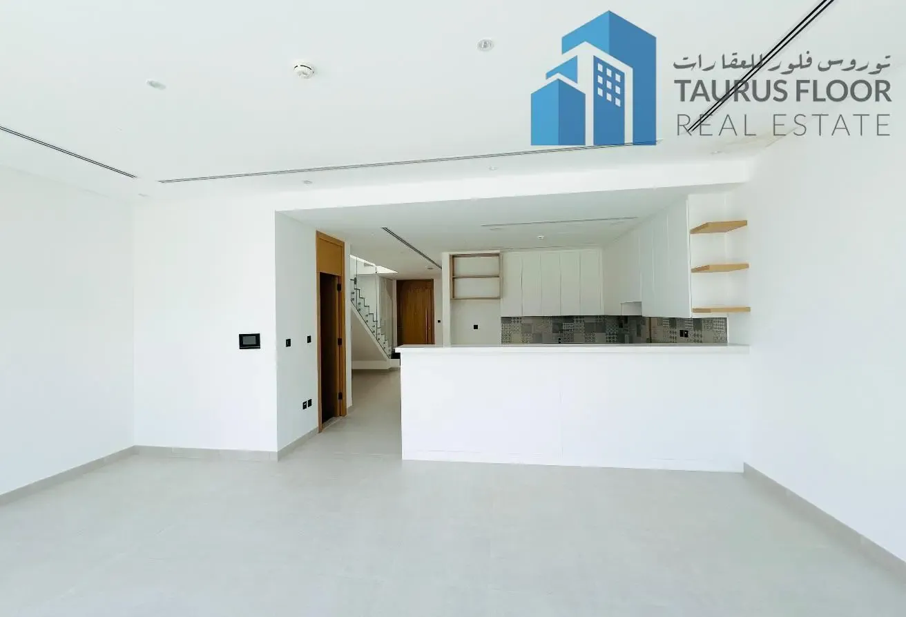 Luxury 3 Bed Villa || Private Garden || Vacant Now