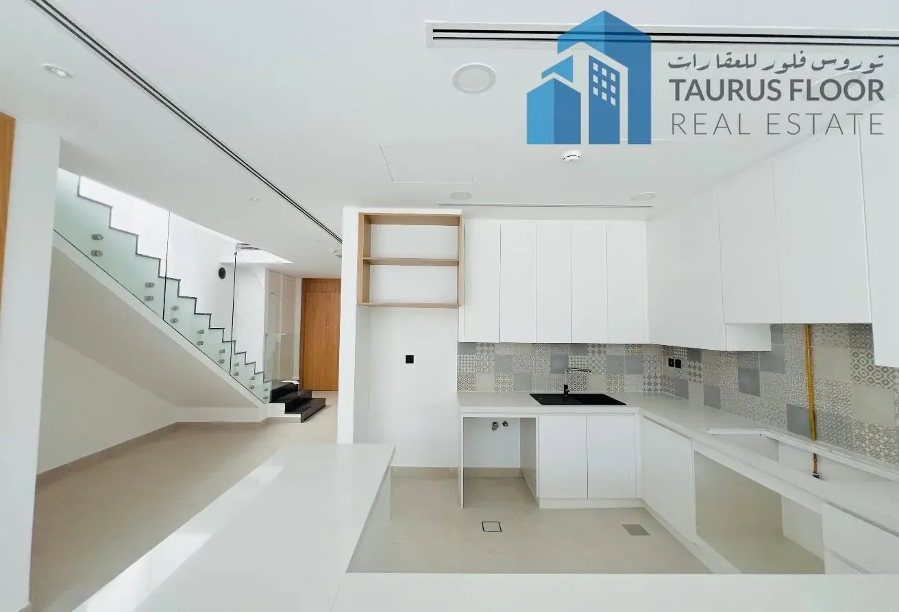 Luxury 3 Bed Villa || Private Garden || Vacant Now