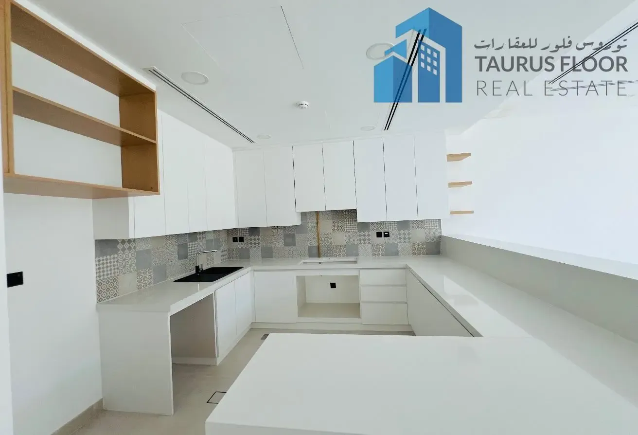 Luxury 3 Bed Villa || Private Garden || Vacant Now