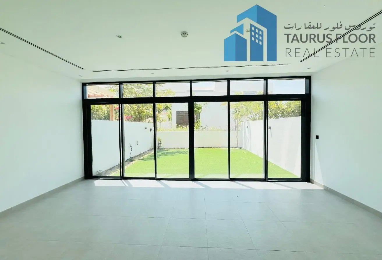 Luxury 3 Bed Villa || Private Garden || Vacant Now