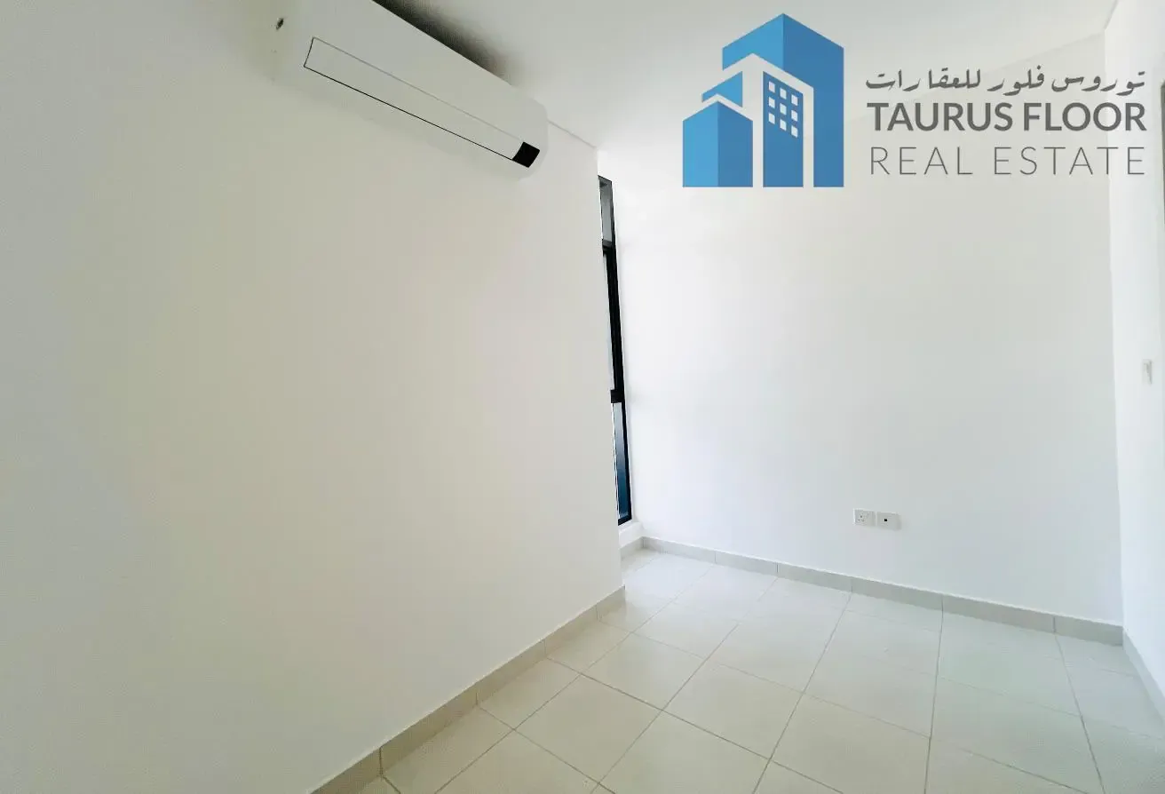 Luxury 3 Bed Villa || Private Garden || Vacant Now