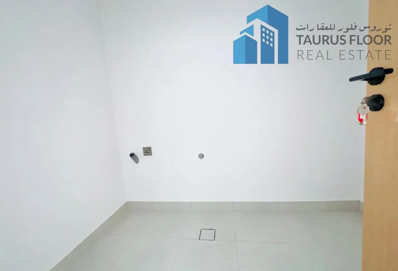 Luxury 3 Bed Villa || Private Garden || Vacant Now